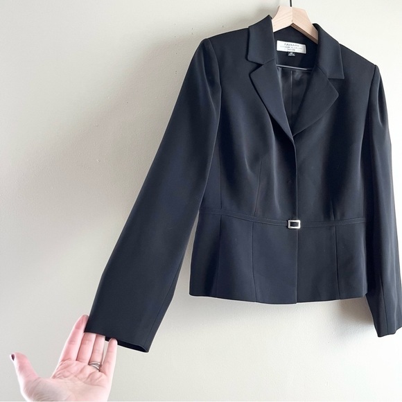 Tahari Arthur S. Levine Classic One Button Black Blazer Jacket, Size 8 Petite - Picture 6 of 11